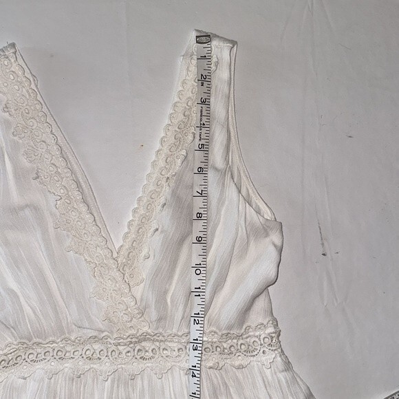 ILLA ILLA Deep V Neck Dress NWT, Size Small - Picture 8 of 12